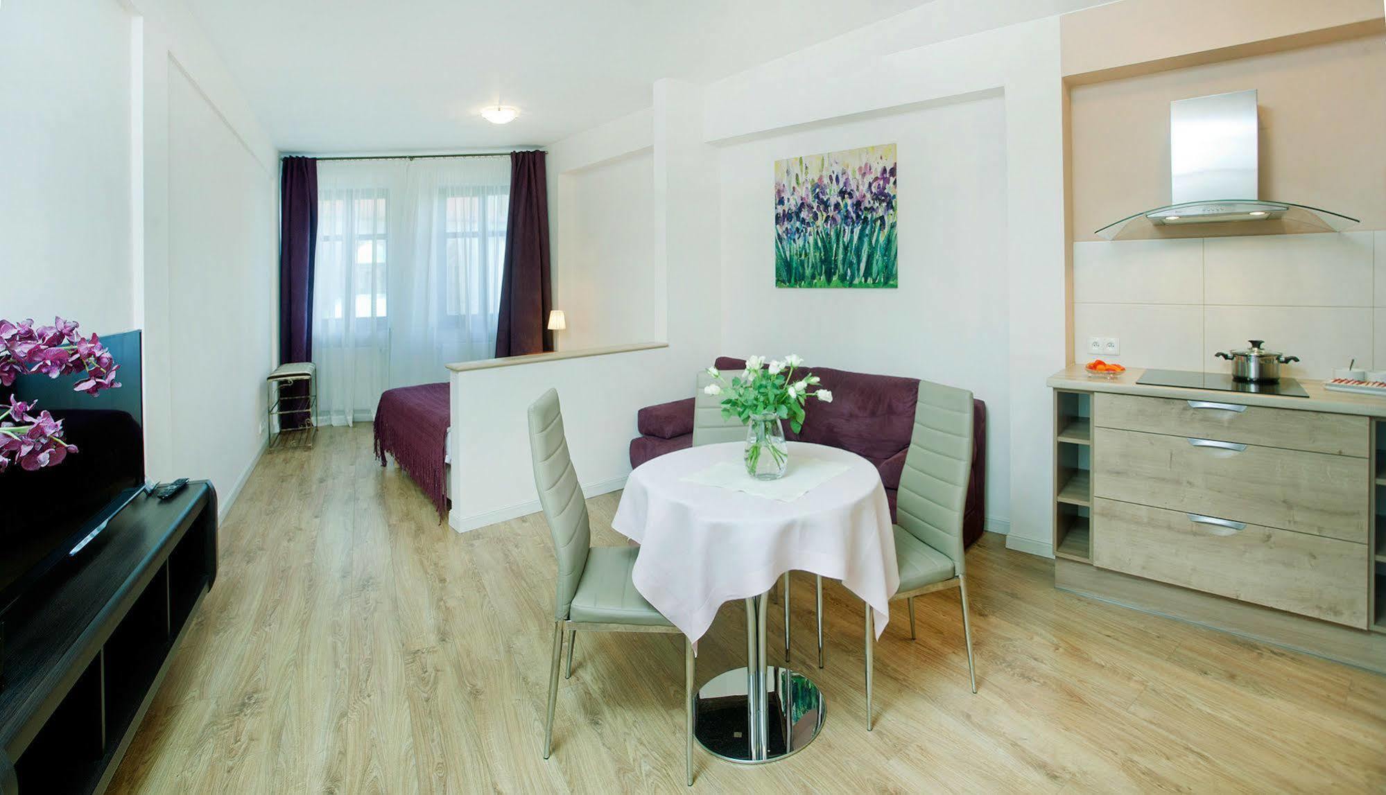 Apartamenty Centrum Villa Perla 옐레니아구라 외부 사진