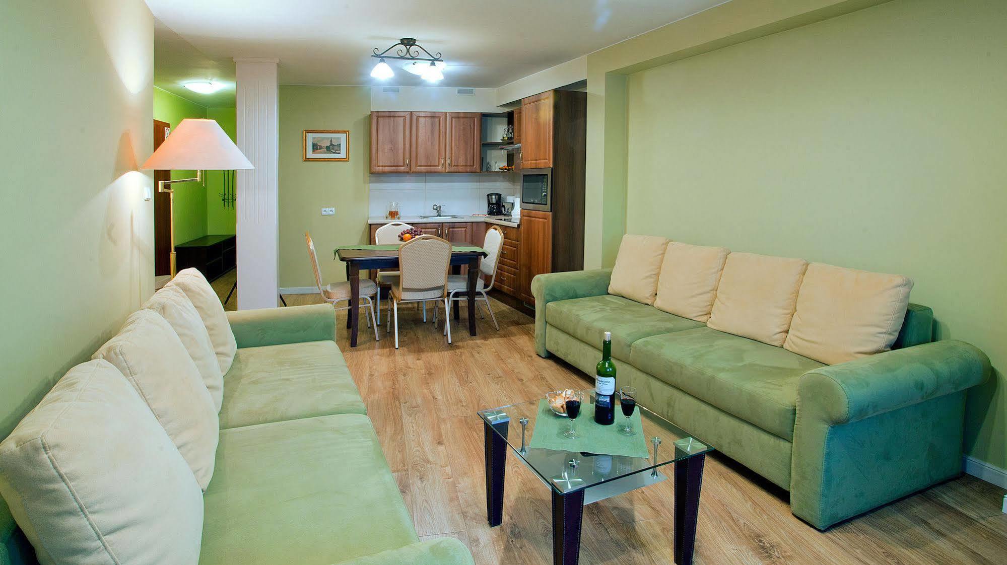 Apartamenty Centrum Villa Perla 옐레니아구라 외부 사진