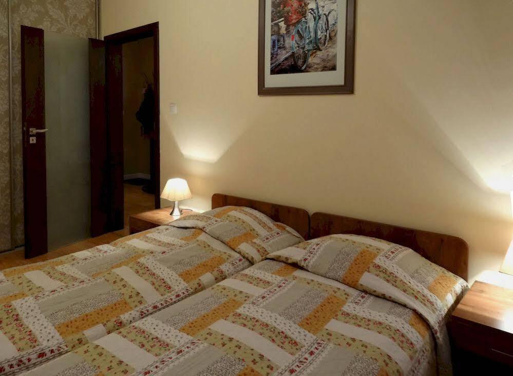 Apartamenty Centrum Villa Perla 옐레니아구라 외부 사진